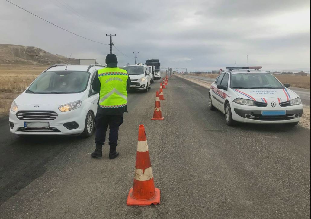 Van’da 99 araç trafikten men edildi