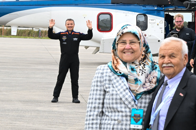 İlk Türk Astronot Alper Gezeravcı, uzaya fırlatıldı
