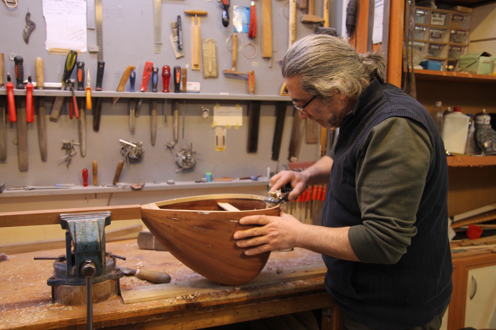 Yarım asırlık bağlama ustası taleplere yetişemiyor