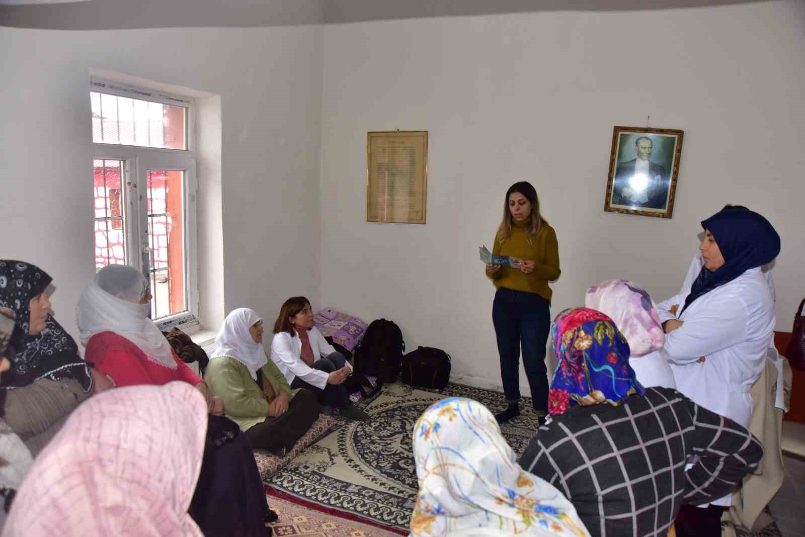 Köy köy dolaşarak sağlık taraması yapıyorlar