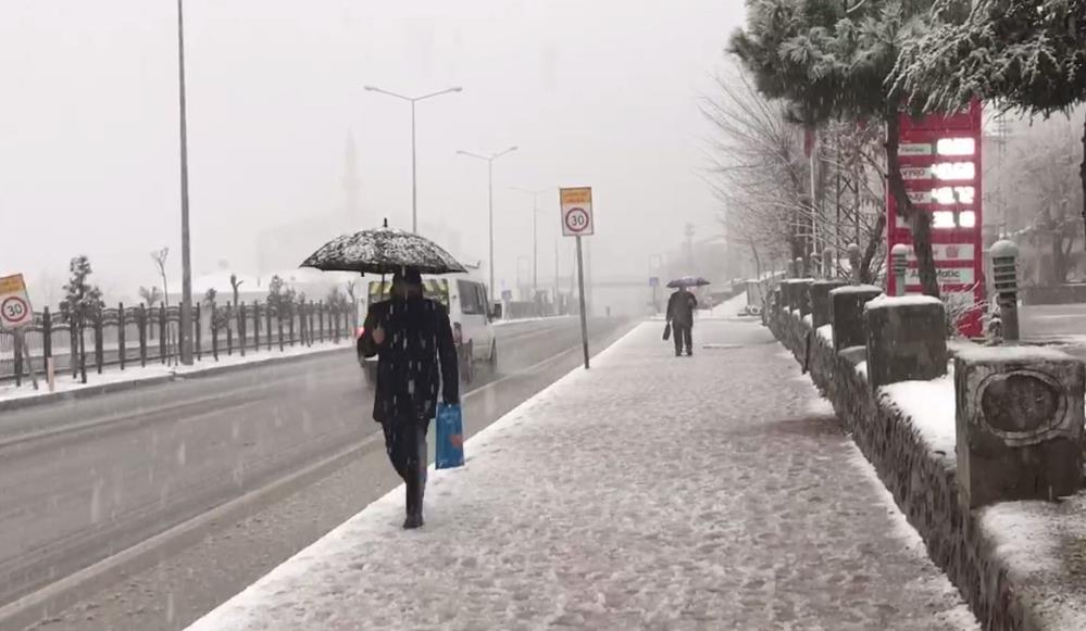Bingöl’de yılın ilk karı yağdı