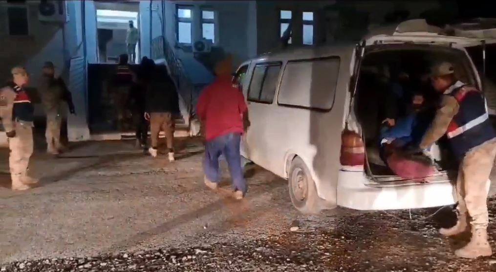 Bitlis’te 24 kaçak göçmen yakalandı