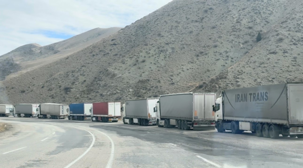 Türkiye-İran sınırında 10 kilometrelik tır kuyruğu