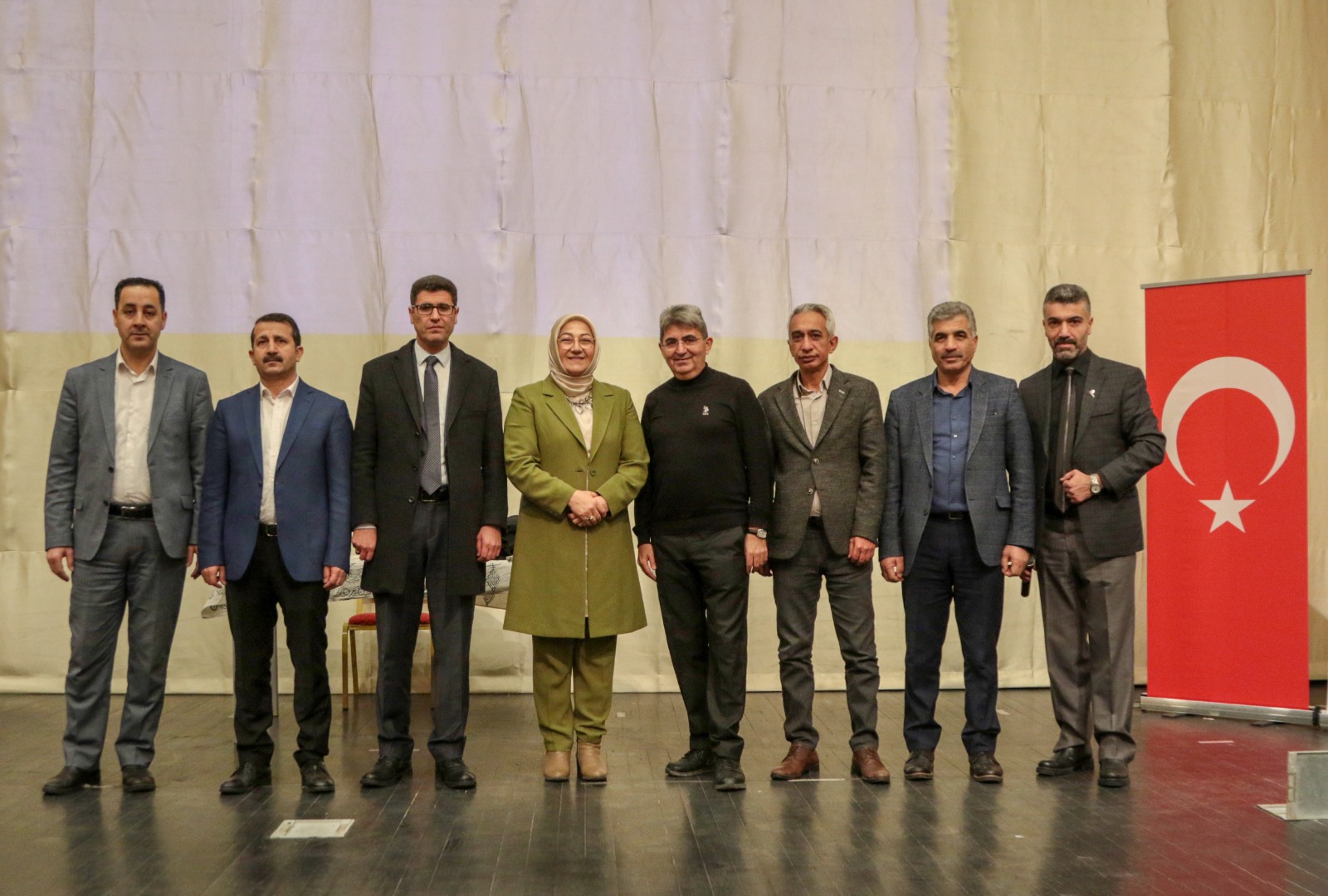 Yazar Canten Kaya Erciş’te Söyleşi Düzenledi