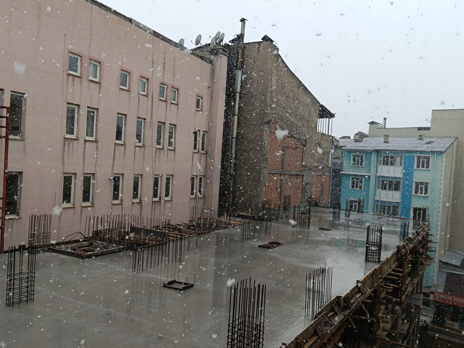 Van’da Beklenen Kar Yağışı Başladı