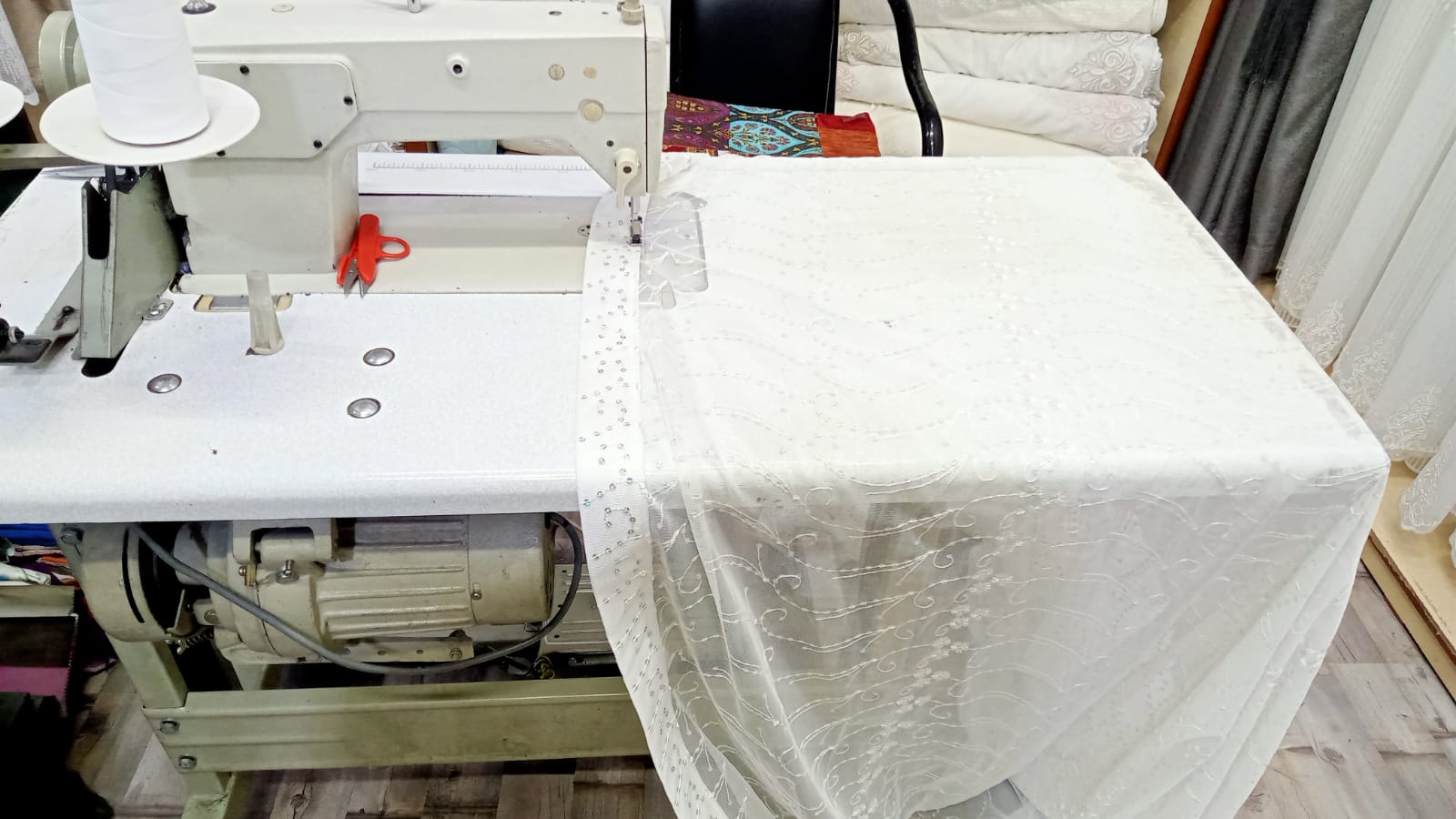 Van’da fiyatı yükselen perdeler tamir ettiriliyor