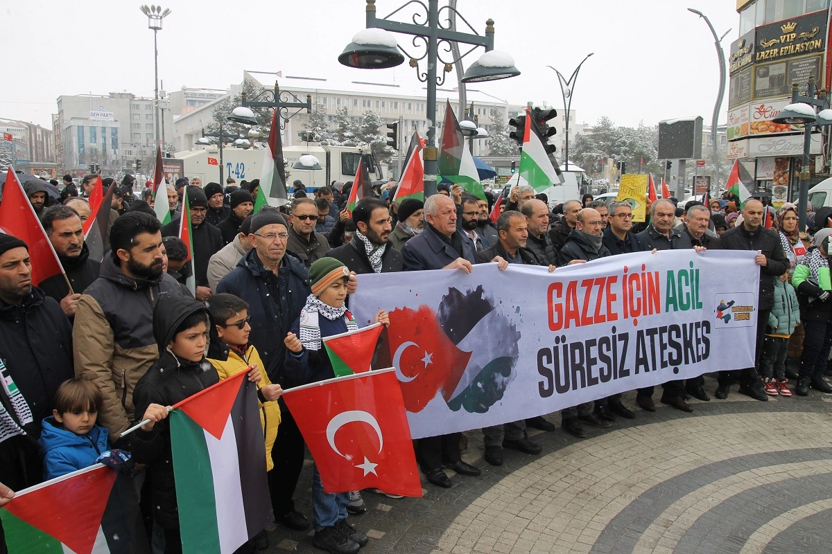 Van’da Gazze için ‘acil ve süresiz ateşkes’ çağrısı