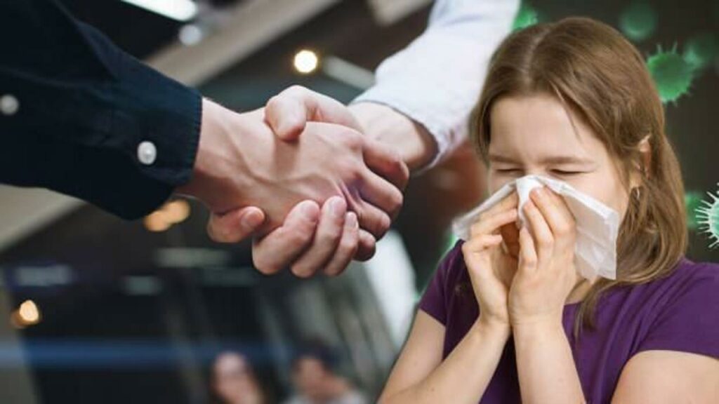 Sarılma ve tokalaşma hastalıklara davetiye çıkarıyor