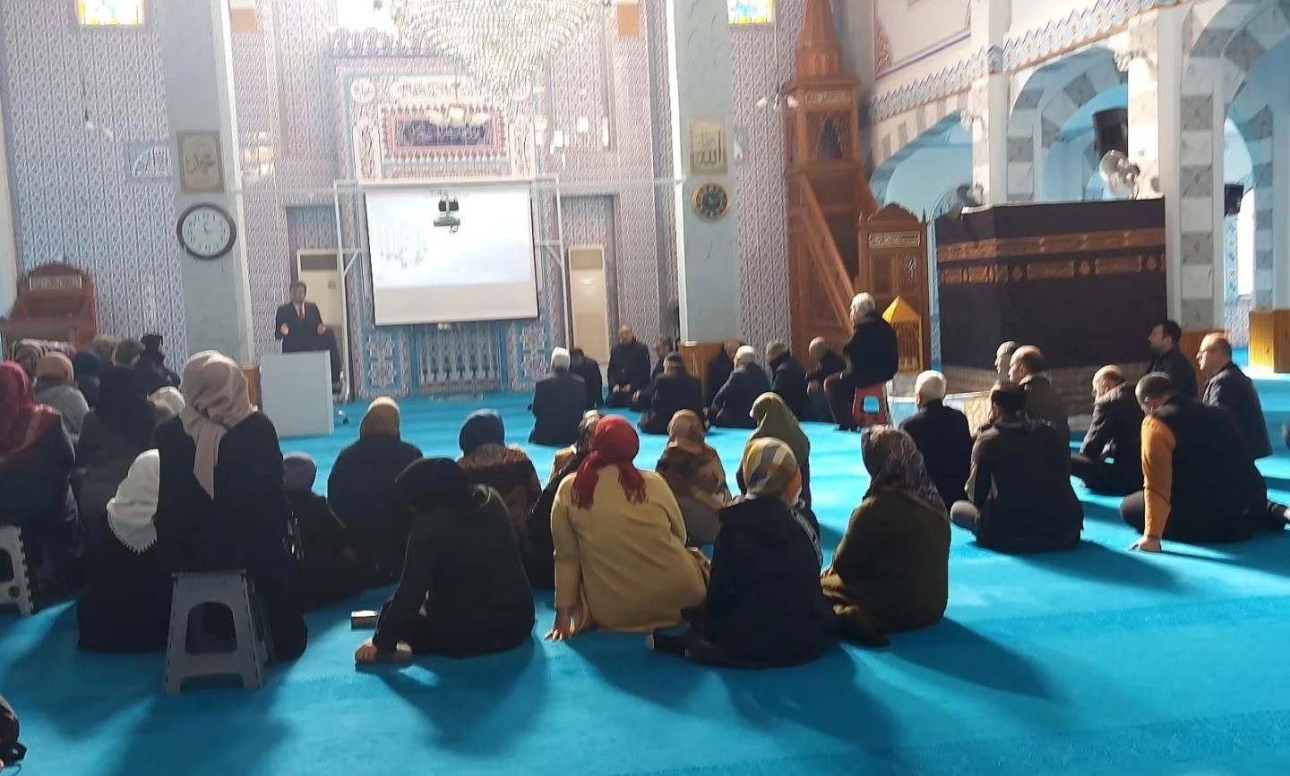 Nazilli’de umre eğitim seminerleri devam ediyor