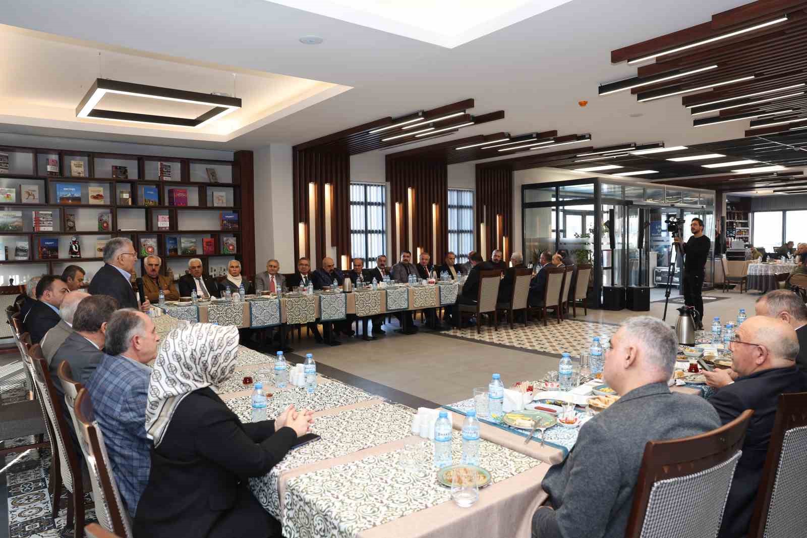 Büyükkılıç, KESOB’a bağlı oda başkanlarıyla buluştu