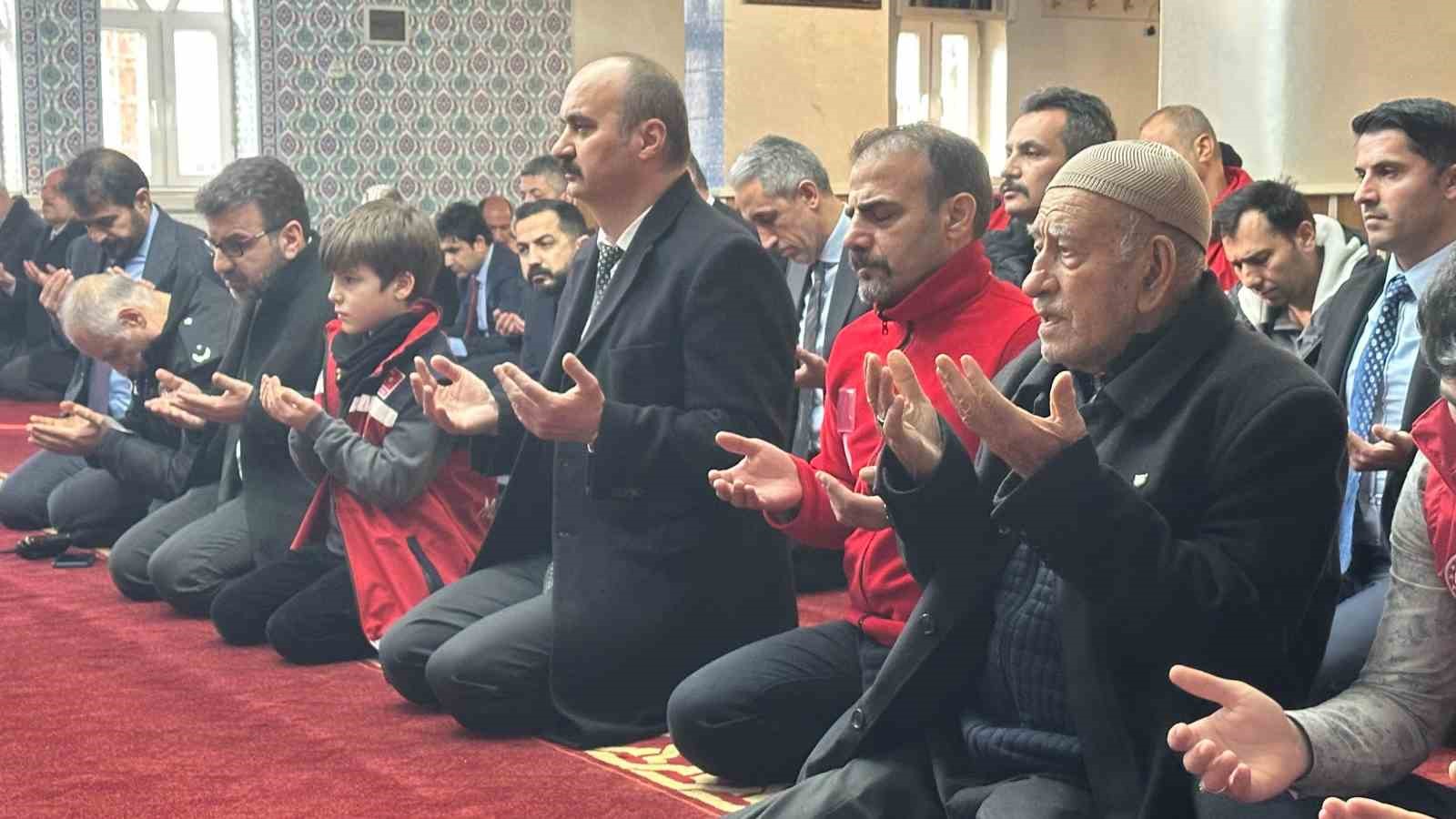 Depremde hayatını kaybedenler Batman’da anıldı