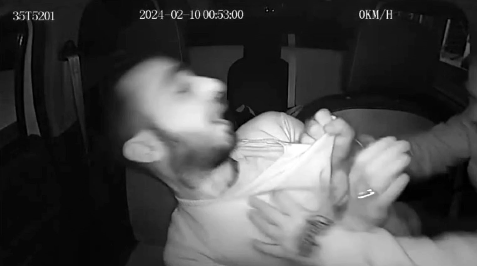 İzmir’de yine taksiciye saldırı: Aracına aldığı kadın yüzünden darbedildi