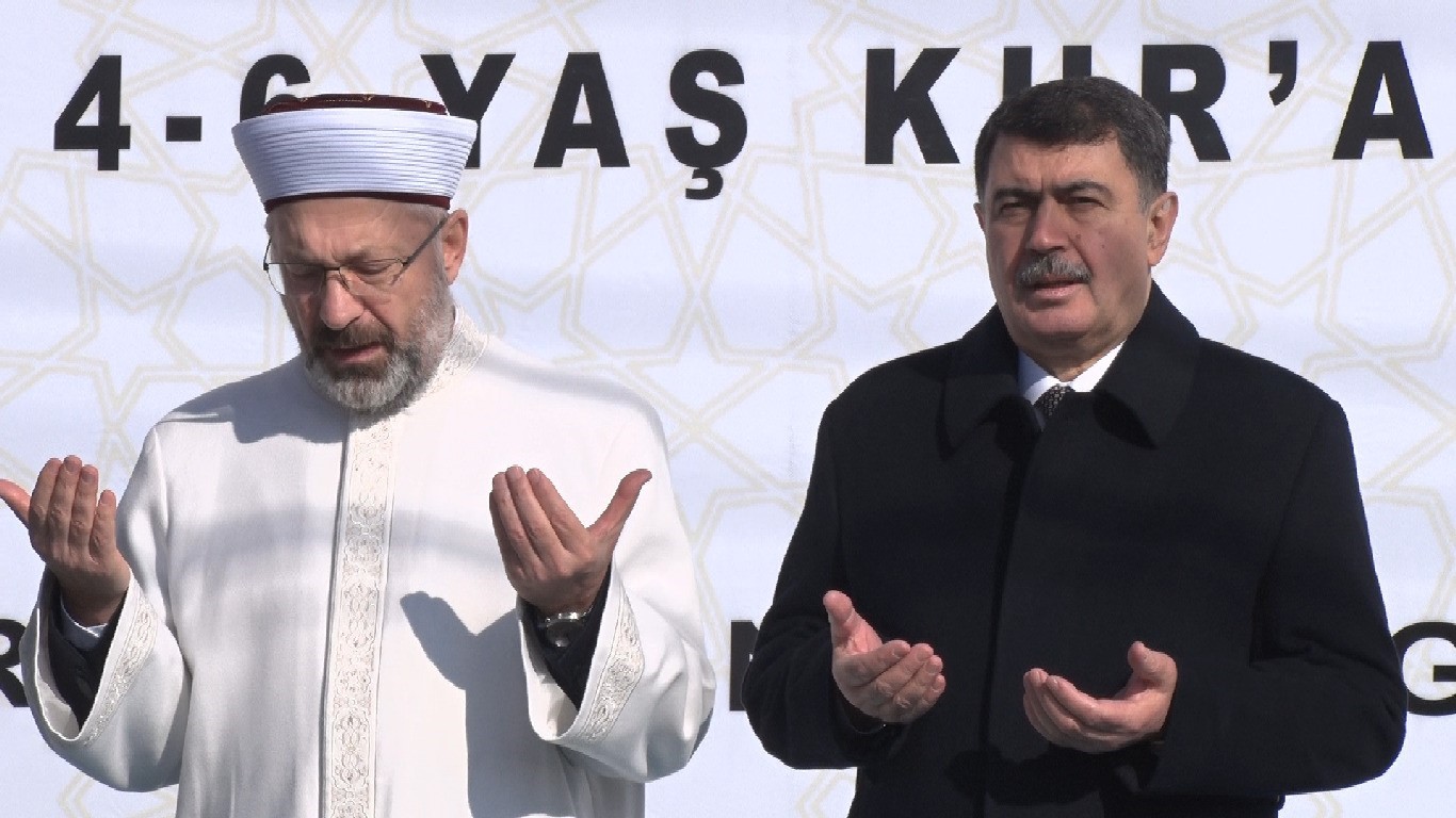 Diyanet İşleri Başkanı Erbaş: “Hangi anne ve baba çocuğunun kötülüklerle meşgul olmasını ister ki”
