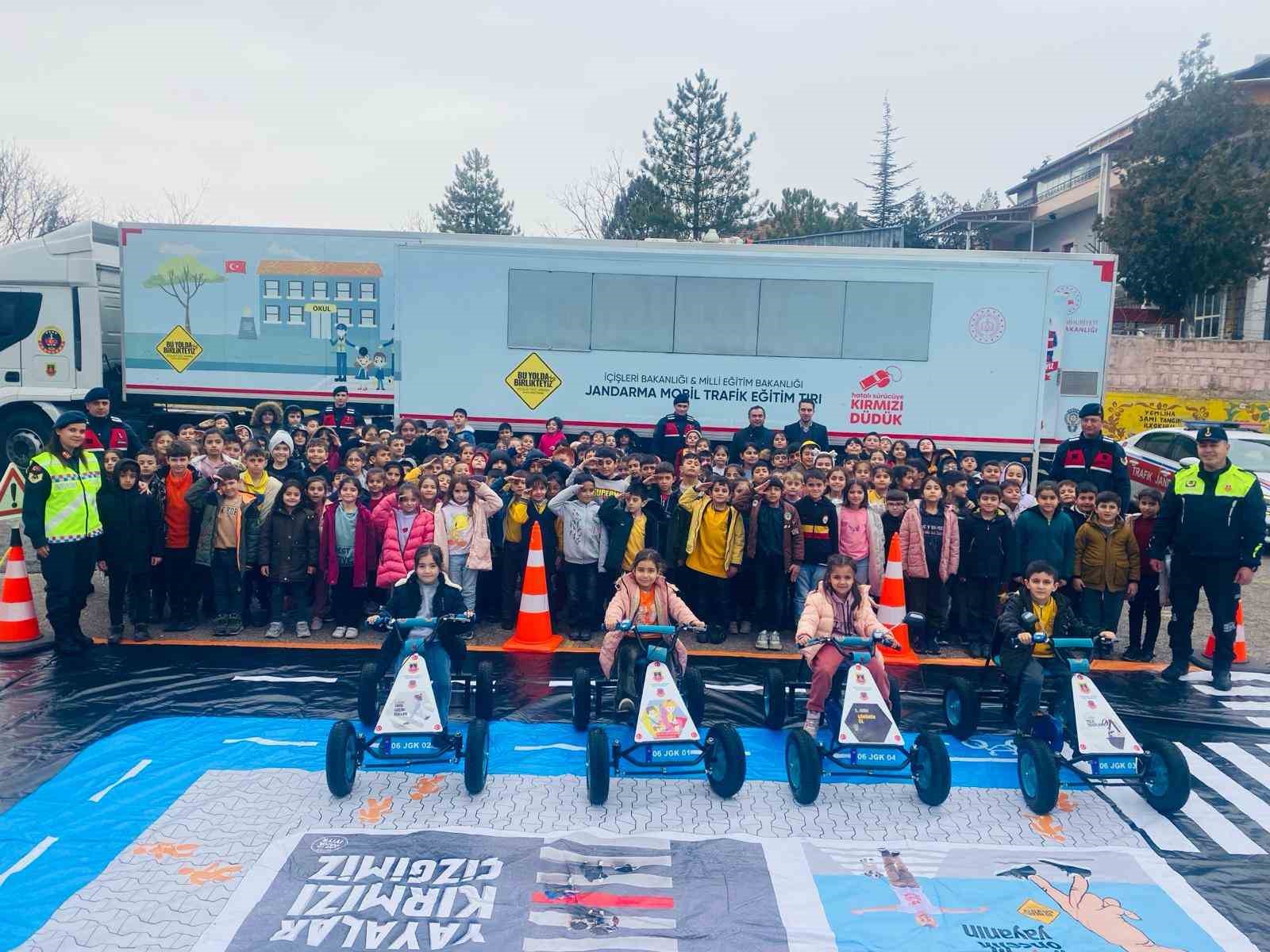 Kayseri’de 533 öğrenciye trafik güvenliği eğitimi verildi