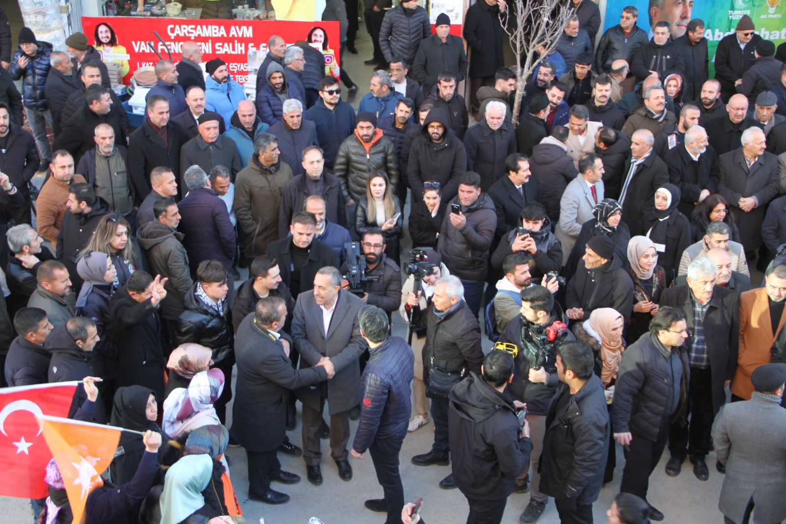 Van Büyükşehir Belediye Başkan Adayı Arvas; “13 İlçemizide Alacağız”