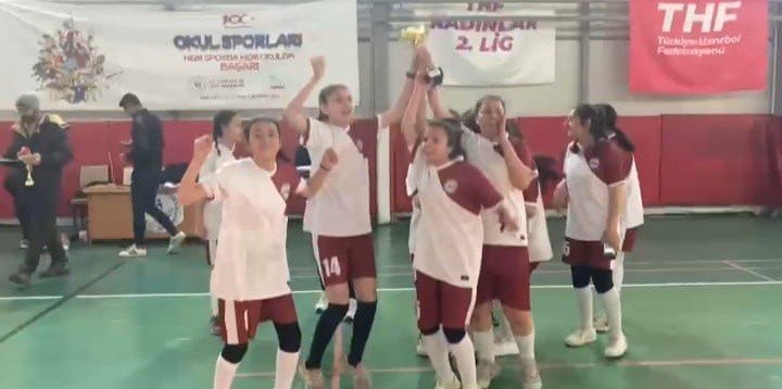 Özalp Kız Futsal Takımı il birincisi oldu