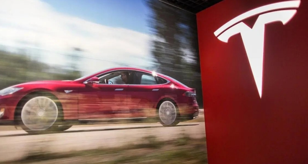 Tesla 2.2 milyon aracını geri çağırıyor