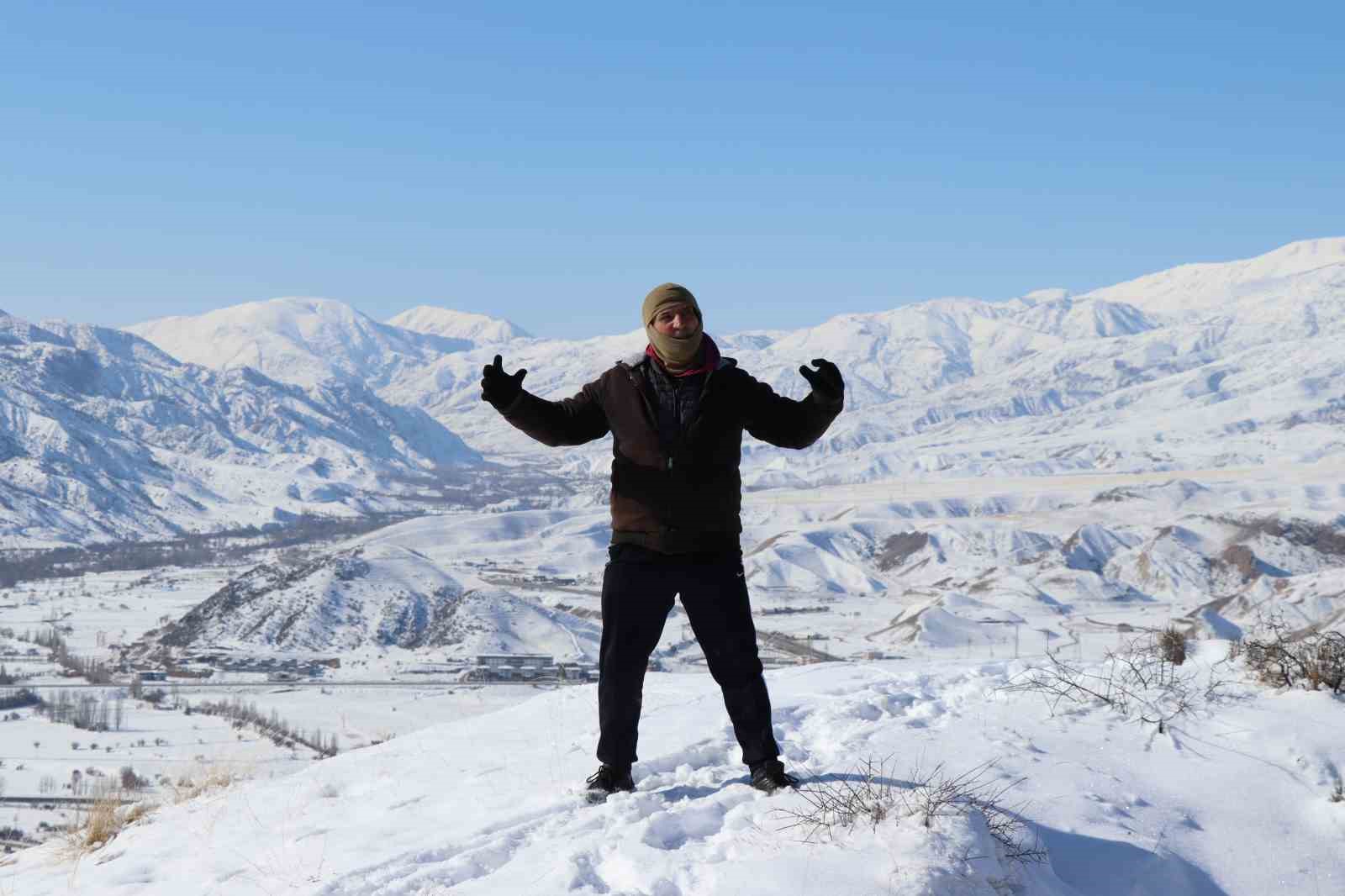 ’Yalnız Kurt’ lakaplı Nizam Kul, Sitare Dağı’na koşarak tırmanıyor