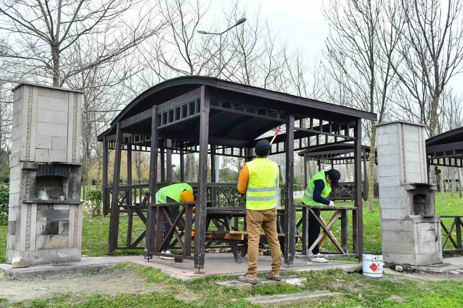 Esenyurt’ta parklar bahara hazırlanıyor