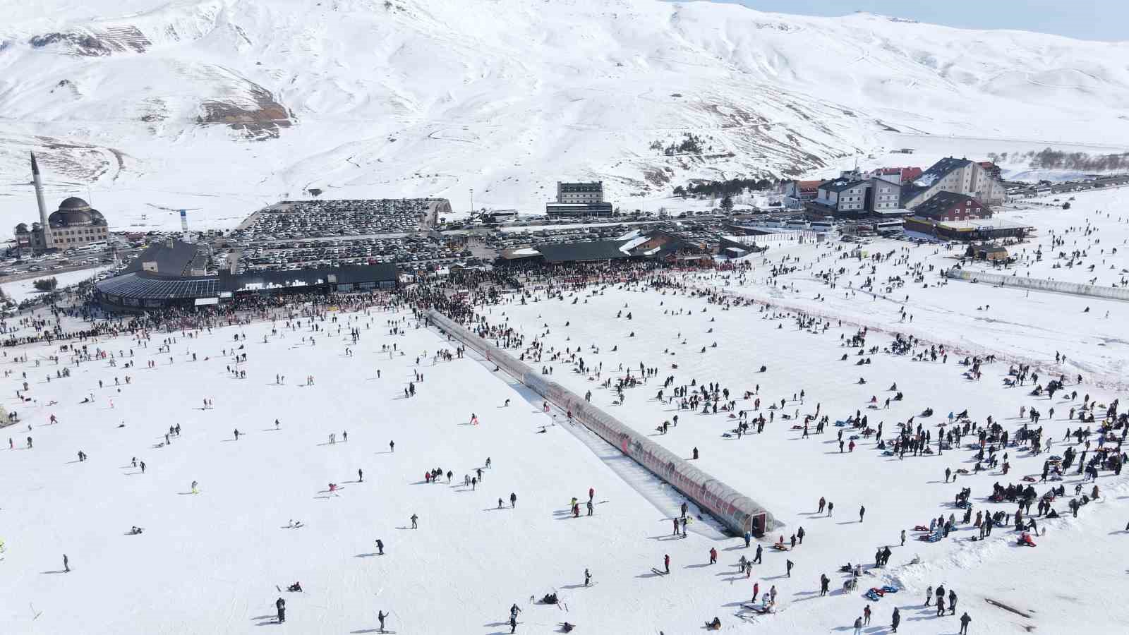 Erciyes’te hafta sonu pistler doldu taştı