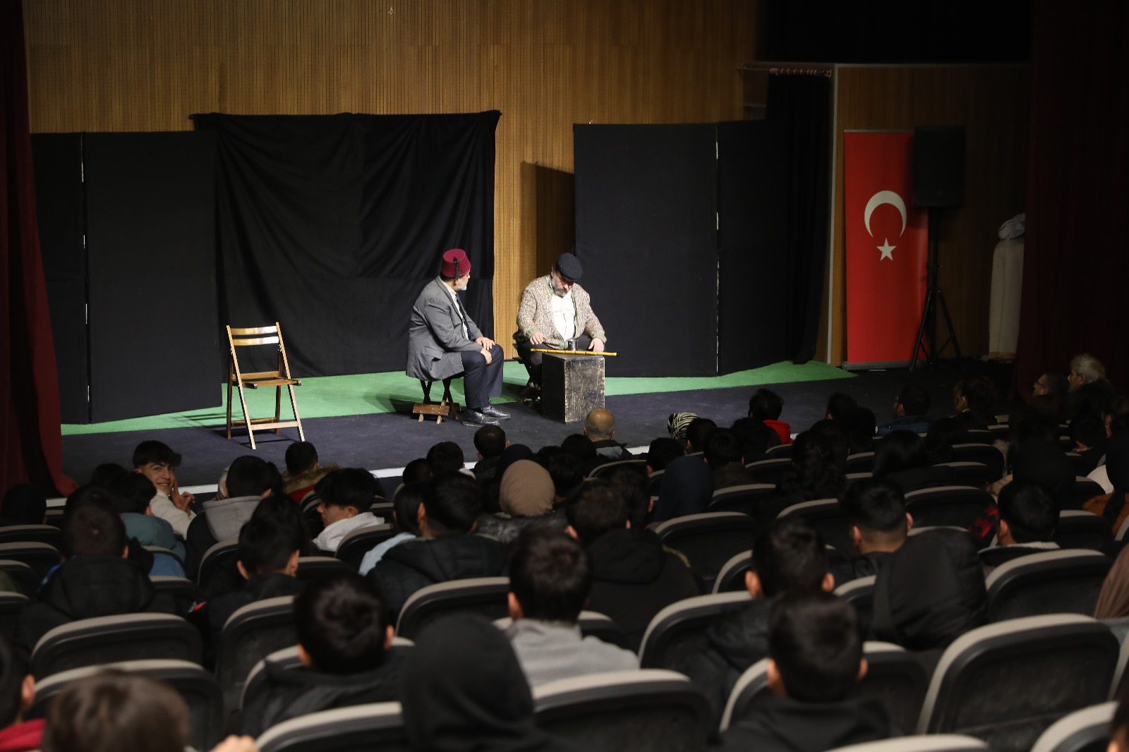 “Nefes Mehmet Akif” tiyatro oyununa yoğun ilgi