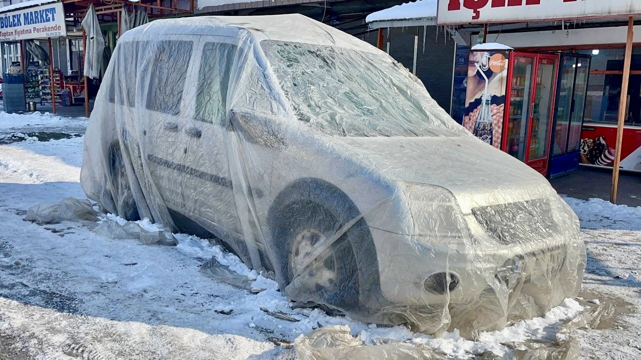 Ağrı buz kesti