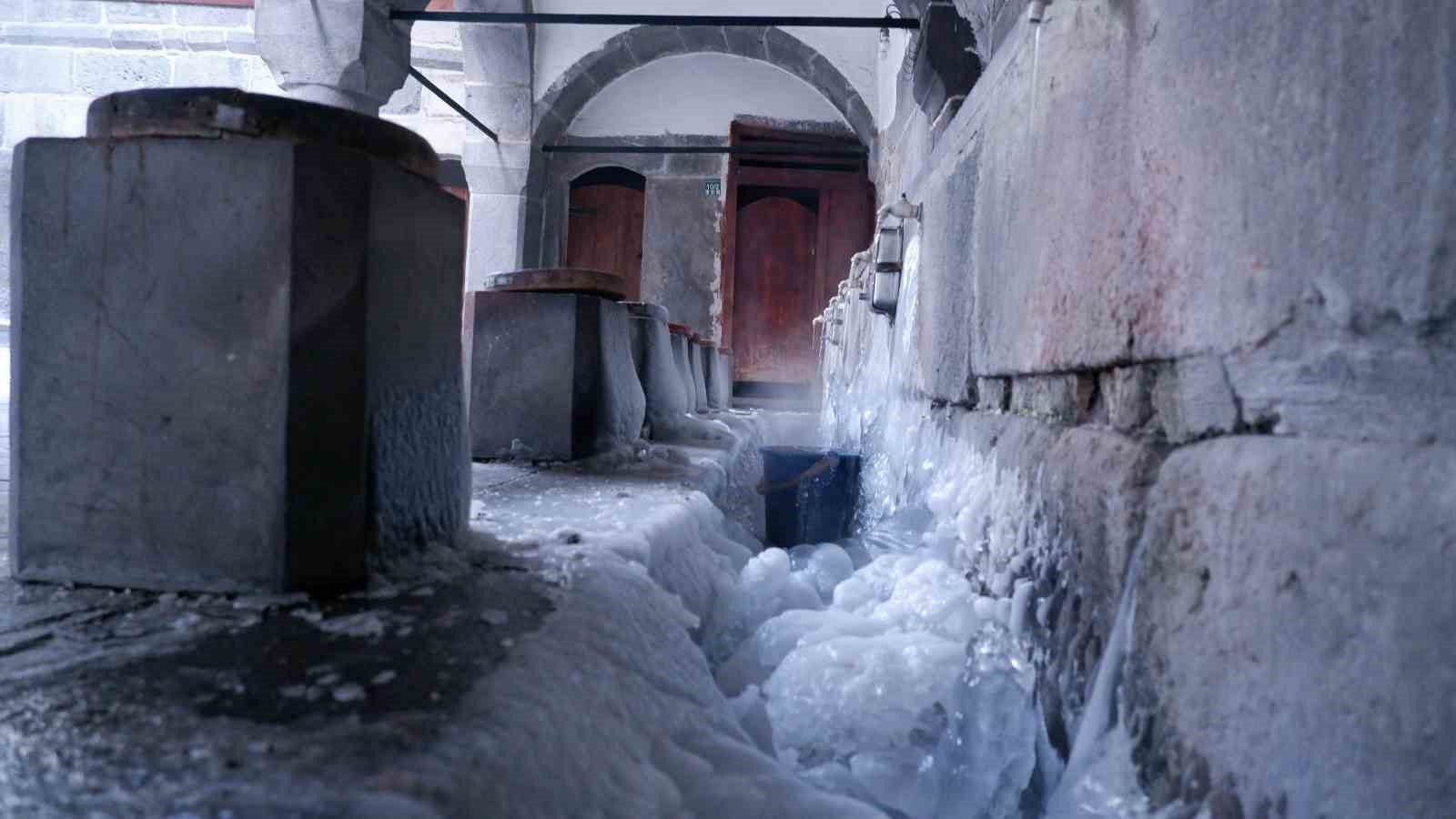 Erzurum’da kutupları aratmayan görüntüler