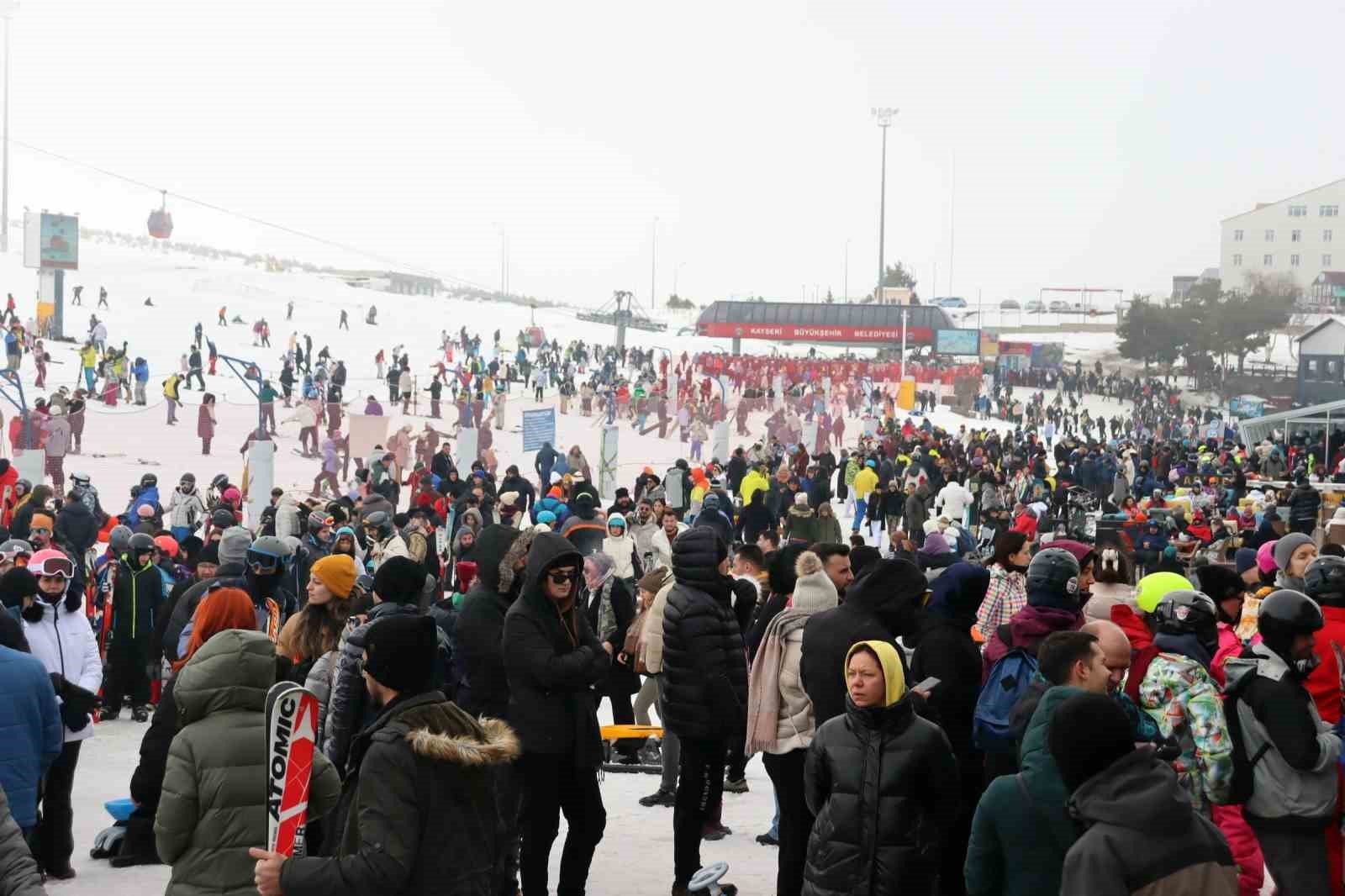Erciyes tıklım tıklım doldu