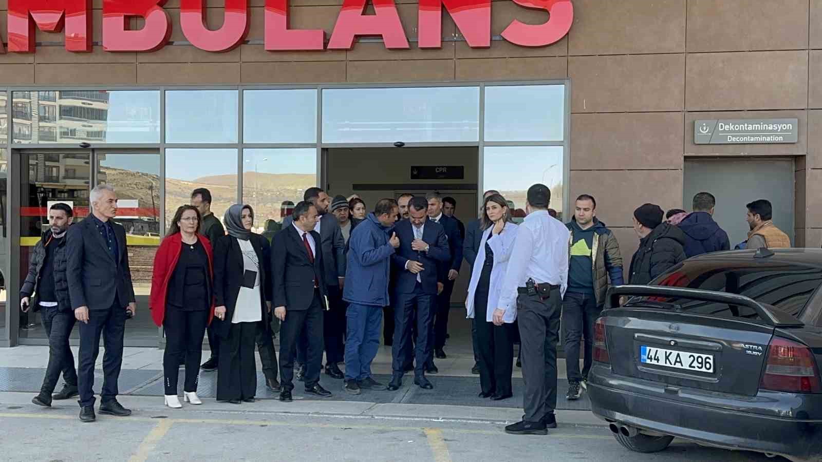 Göçükten sağ kurtarılan madencilerden ilk görüntü