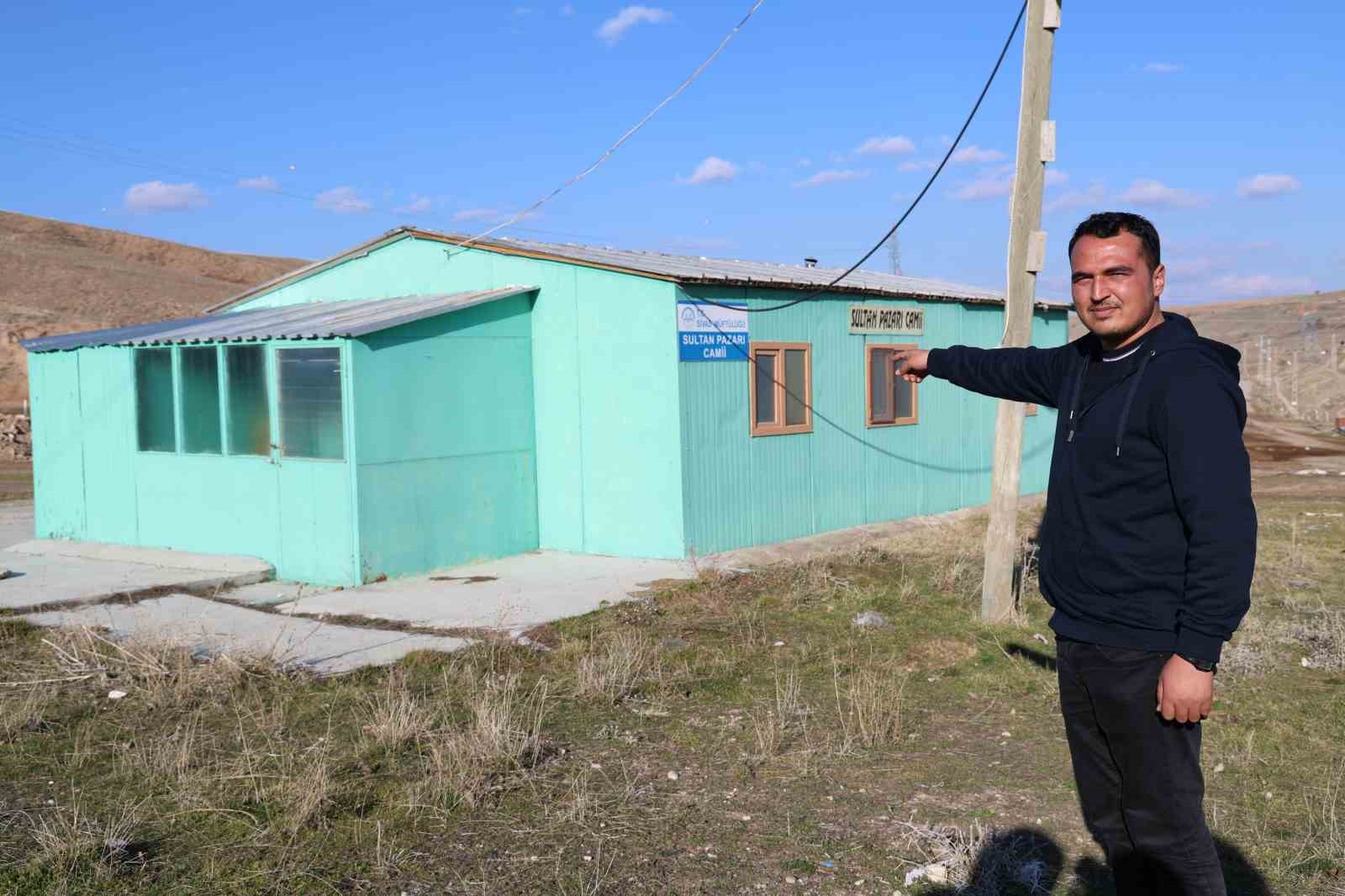 Görenler depo sanıyor, cami olduğunu öğrenenler inanamıyor