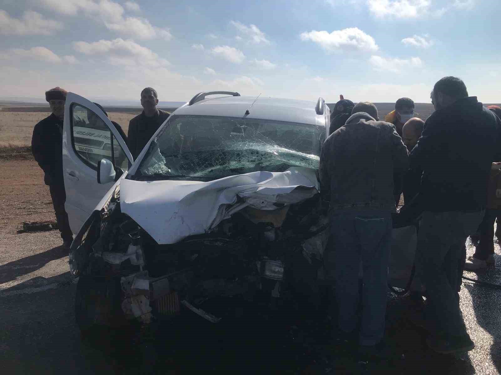 Kafa kafaya çarpıştılar: 1 ölü, 1 ağır yaralı