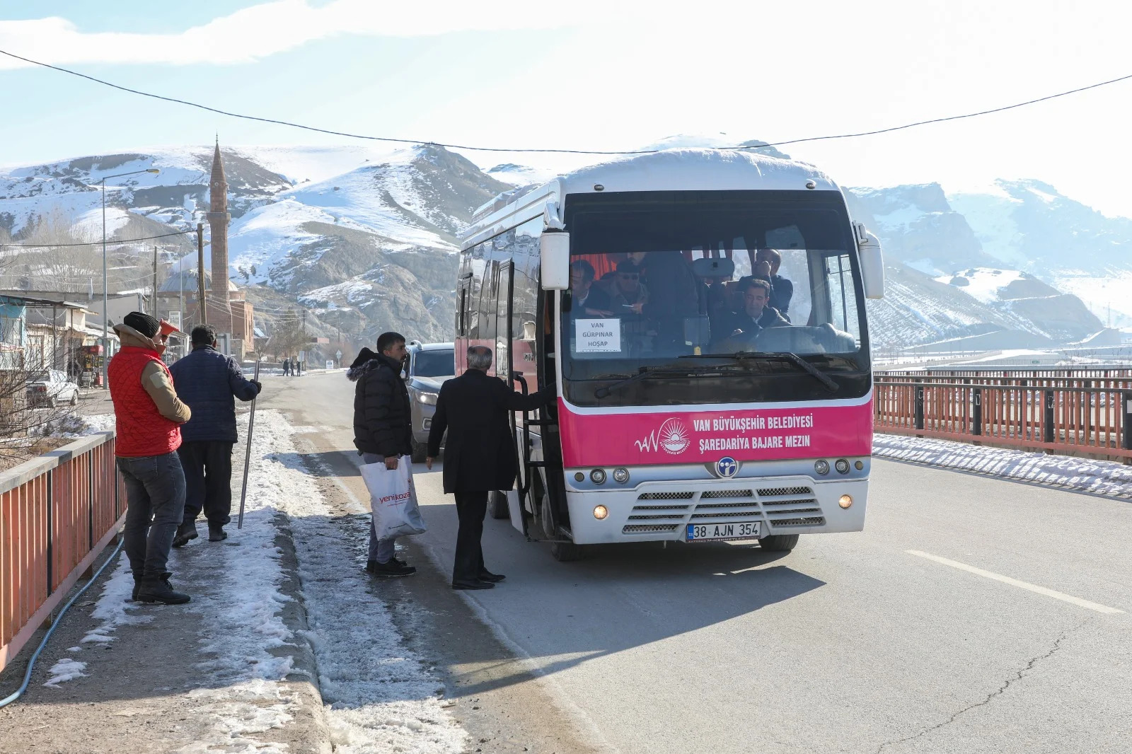 Gürpınar’ın 3 mahallesine otobüs seferleri başladı