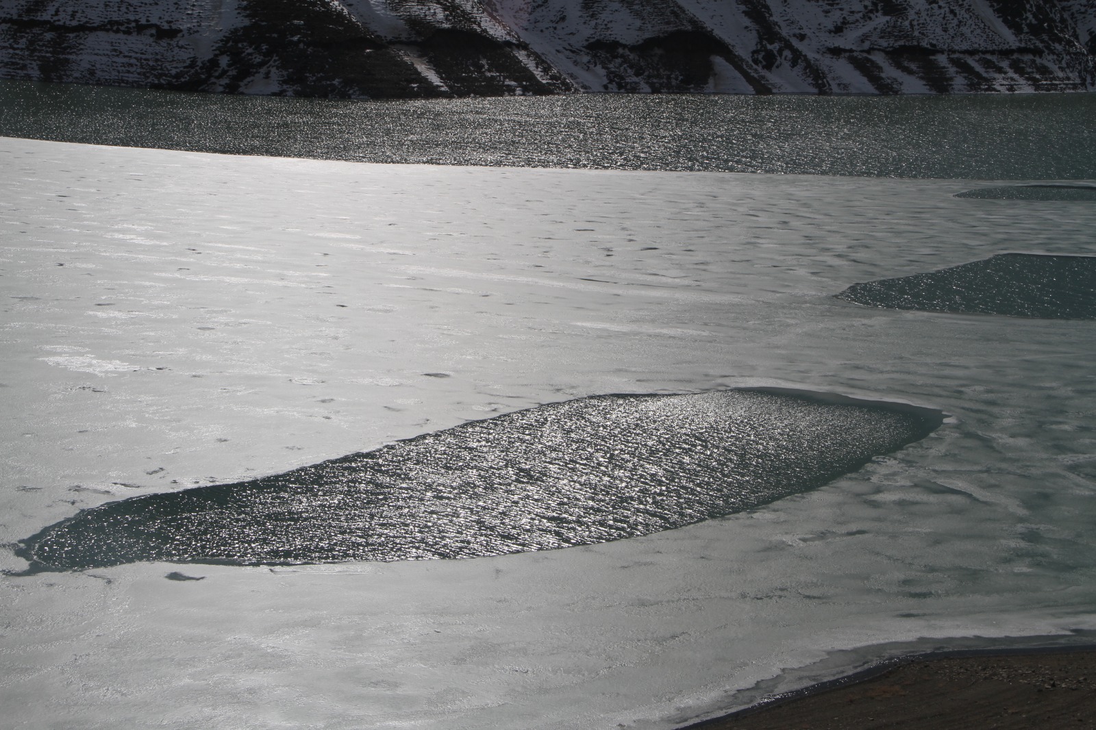 Zernek Barajı kısmen dondu