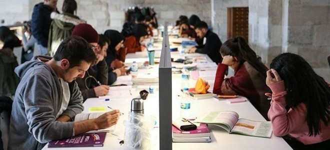 Üniversite öğrencilerine müjde! Burs ücretleri arttı