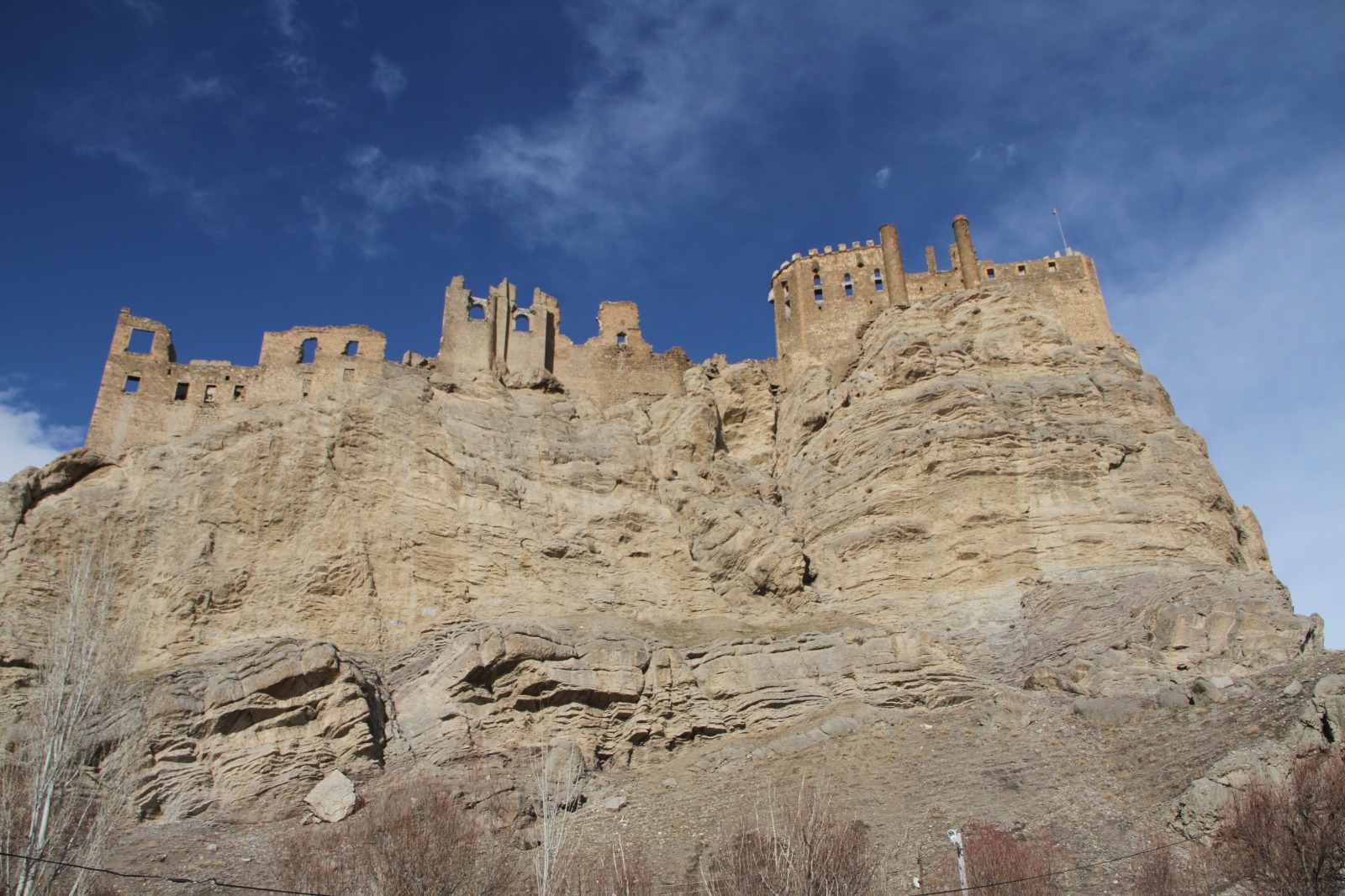 Tarihe direnen yapı: Hoşap Kalesi