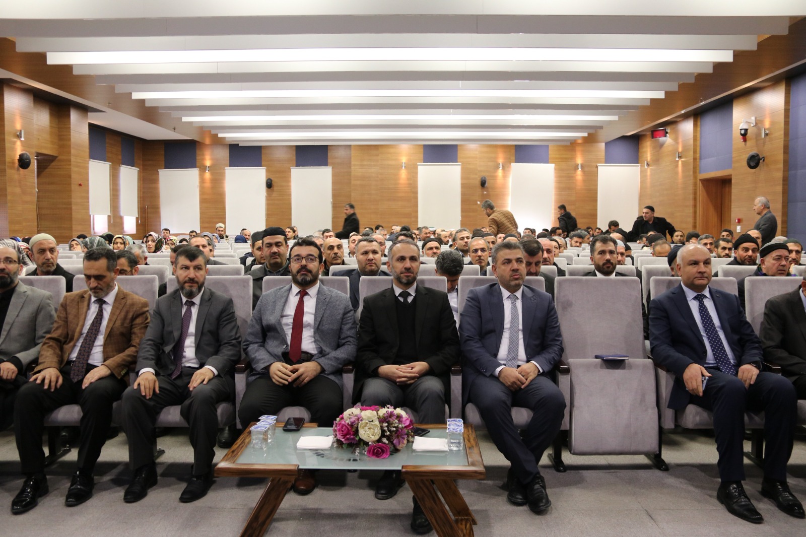 “Bir insanın ihtiyacını gidermek, bir yıllık öğütten daha üstündür”