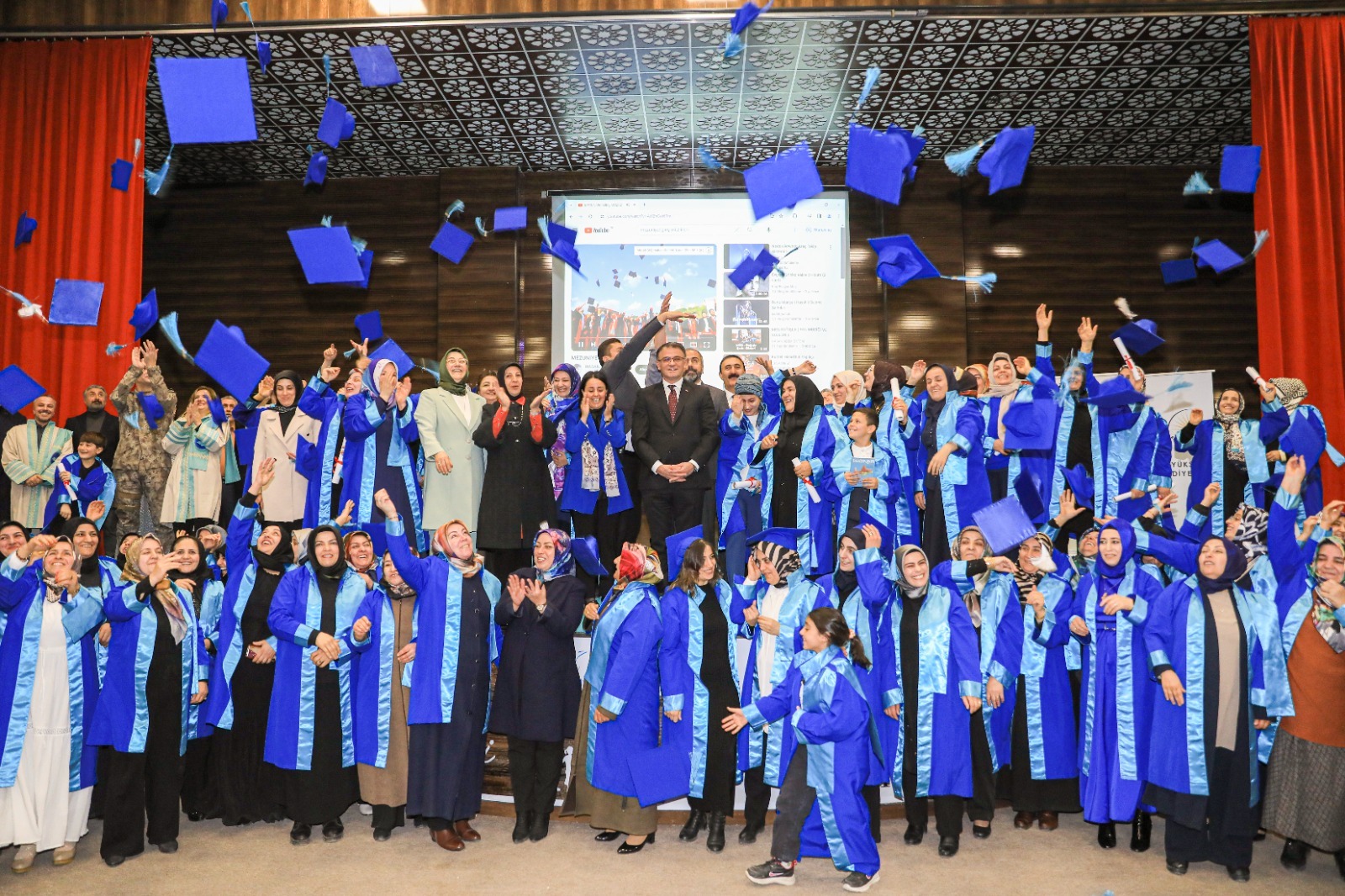 Anne Üniversitesi İlk Mezunlarını Verdi