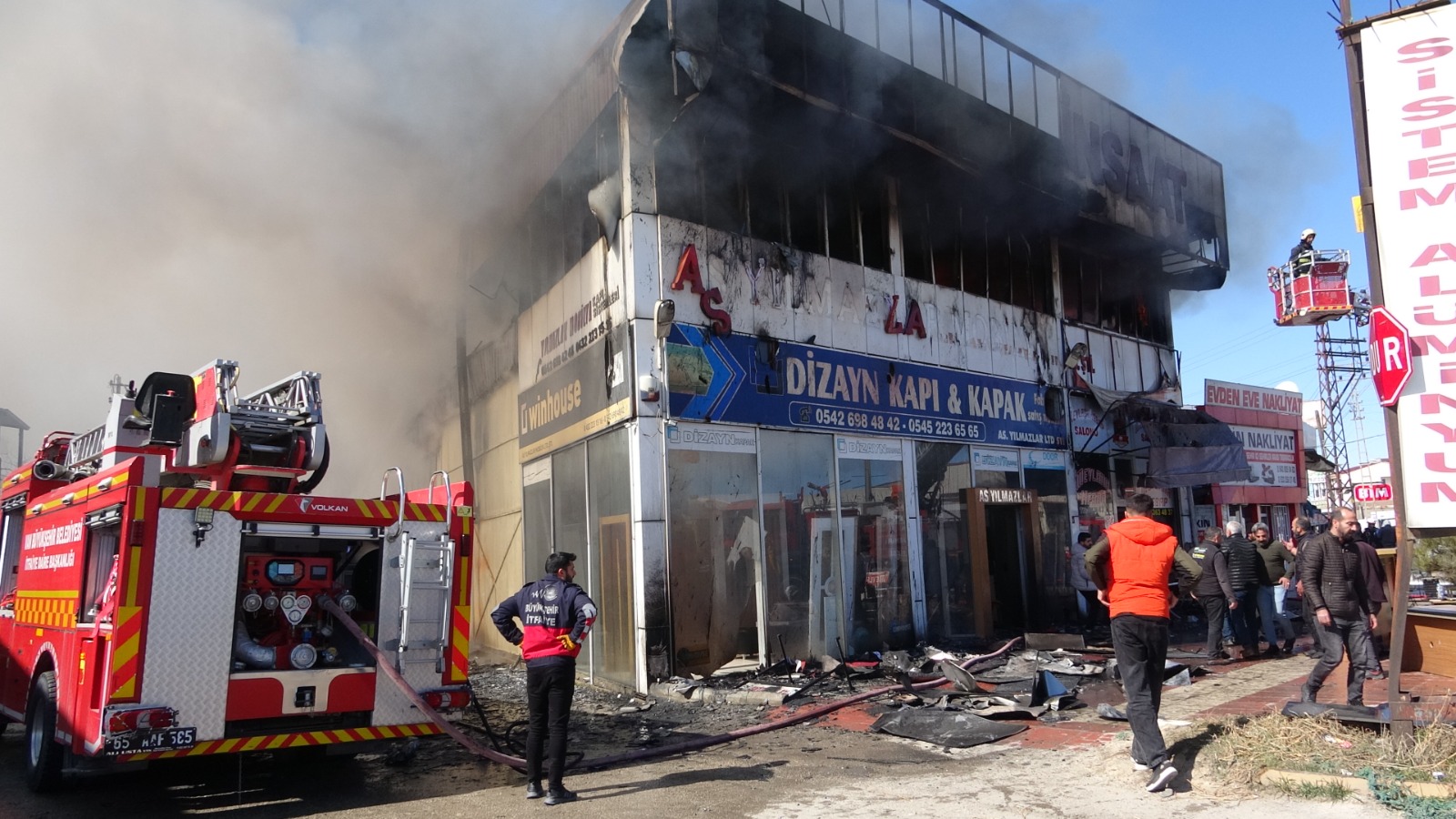 Van’da çıkan yangın kontrol altına alındı