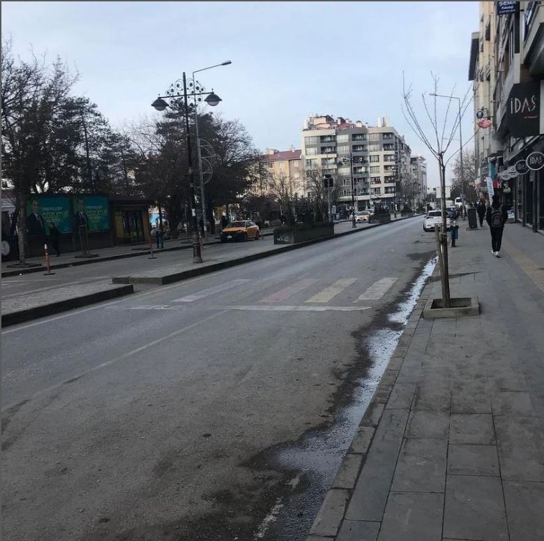 Van Maraş Caddesi trafiğe kapatıldı