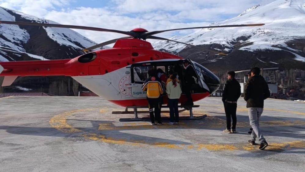 Van ve Şırnak’ta ambulans helikopter bebek hastaları hastaneye ulaştırdı