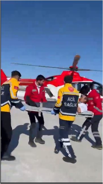 Van’da 65 yaşındaki hasta helikopterle hastaneye nakledildi