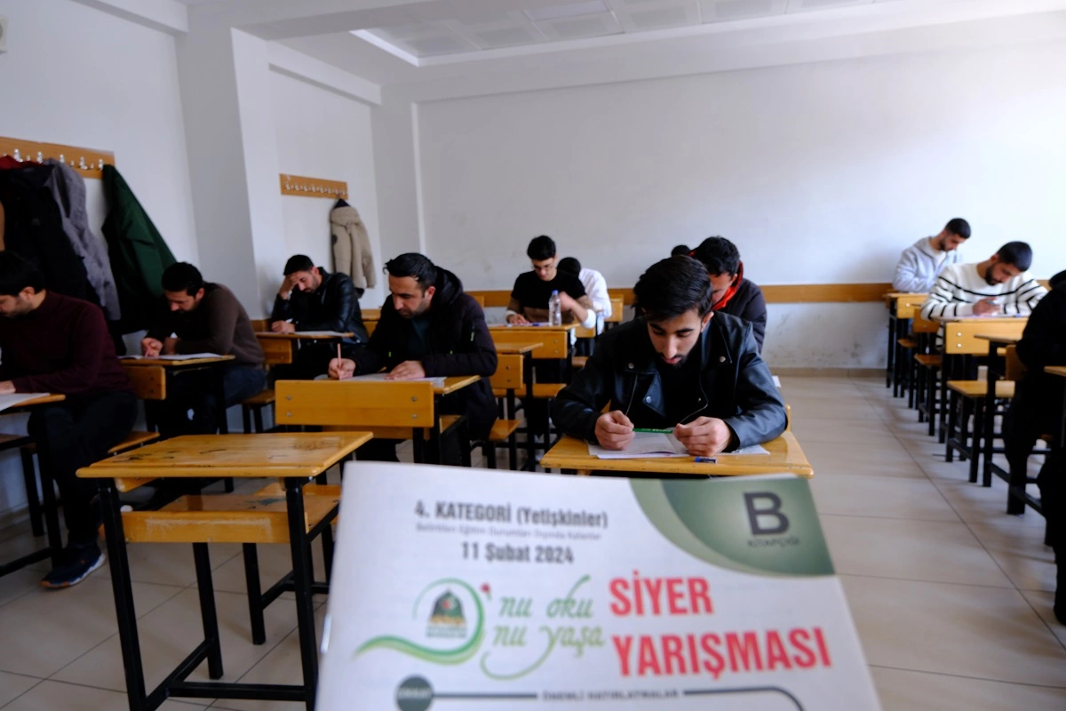 Van’da binlerce kişi siyer sınavında ter döktü