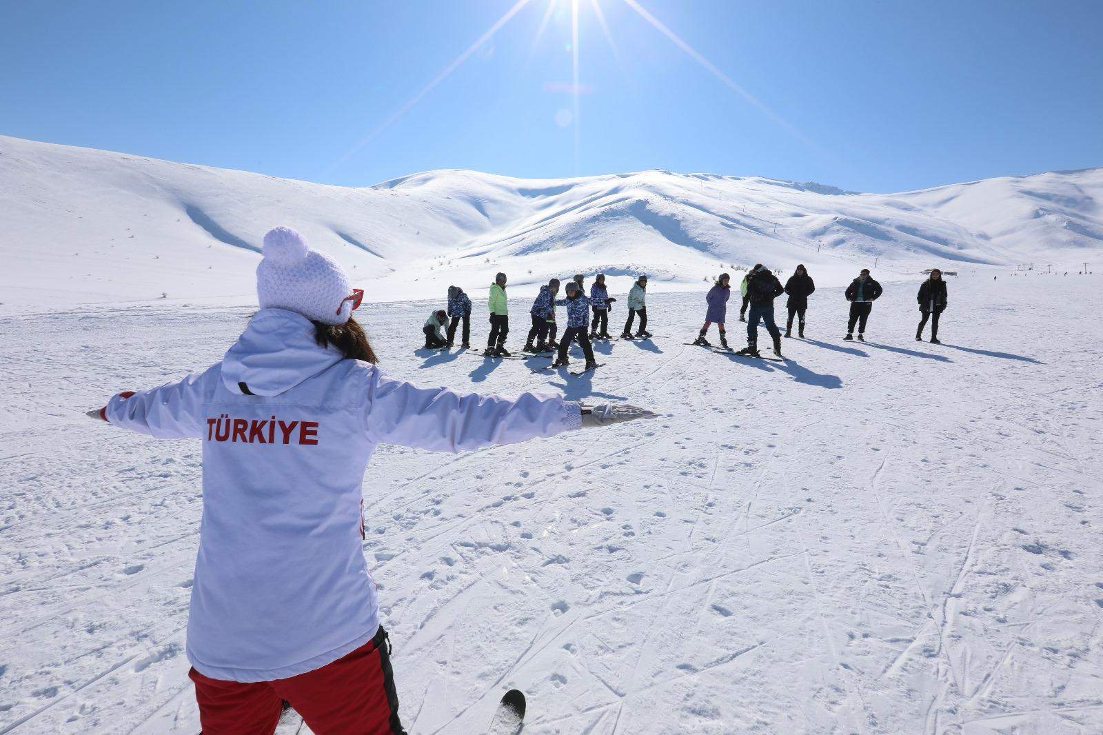 İpekyolu Belediyesi’nden öğrencilere anlamlı jest