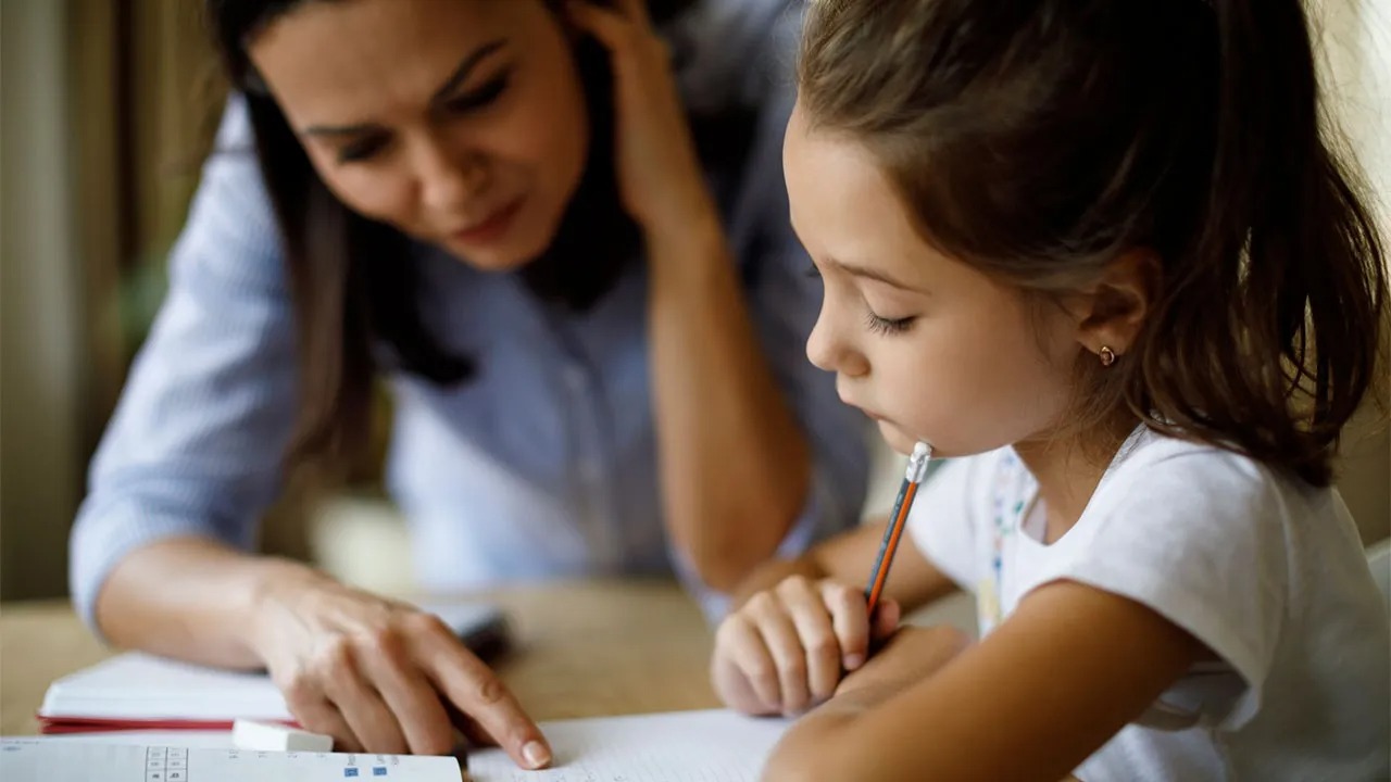 Psikolog Selva Kaya Anlattı: Ev Ödevleri Çocuğa Nasıl Sevdirilir?