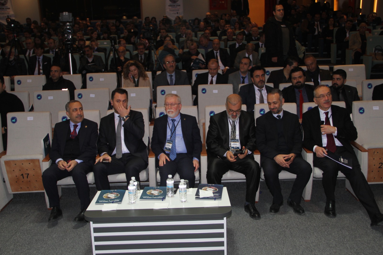 Van YYÜ ev sahipliğinde yapılan “Vizyon Van Kongresine” yoğun ilgi