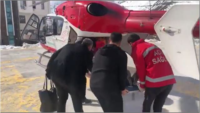 Van’da 44 yaşındaki hamile kadın helikopterle hastaneye nakledildi