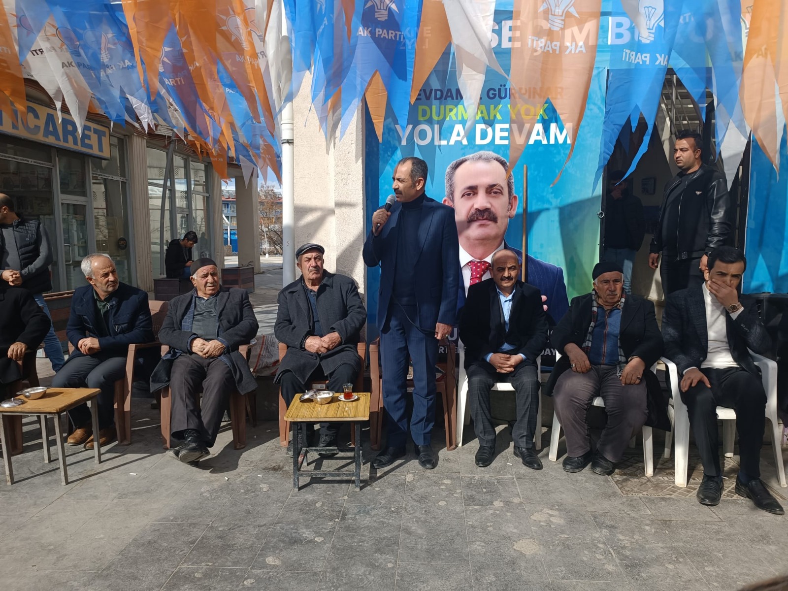 Gürpınar Belediye Başkanı Hayrullah Tanış’a ilçede yoğun ilgi