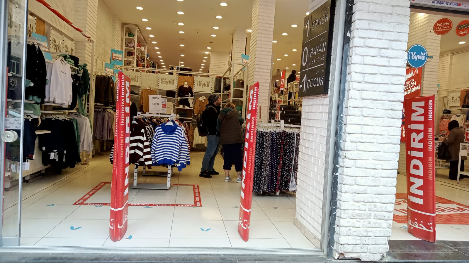 Vanlılar alışveriş yapmak için sezon sonunu bekliyor