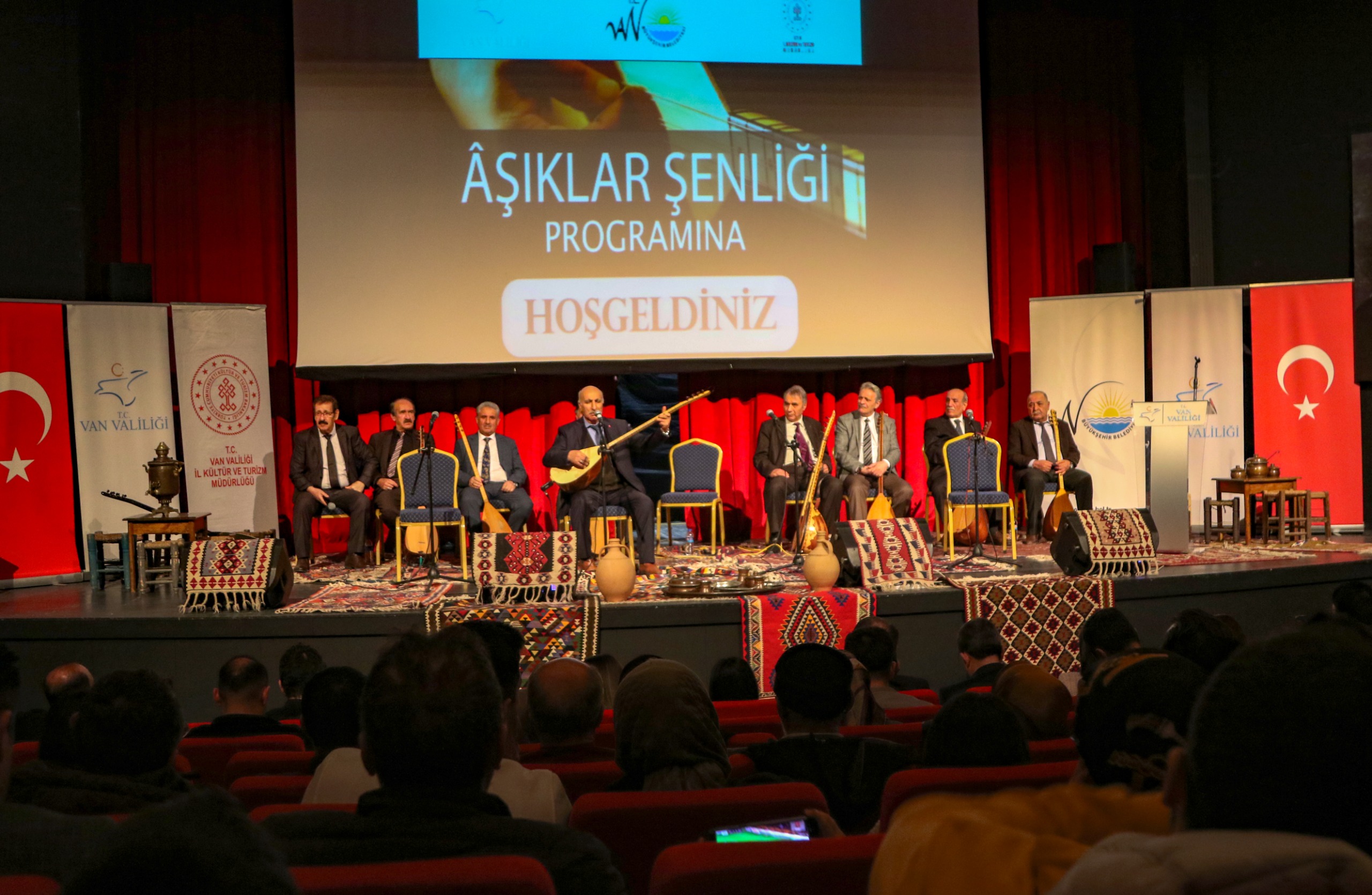 Van’da Âşıklar Şenliği düzenlendi