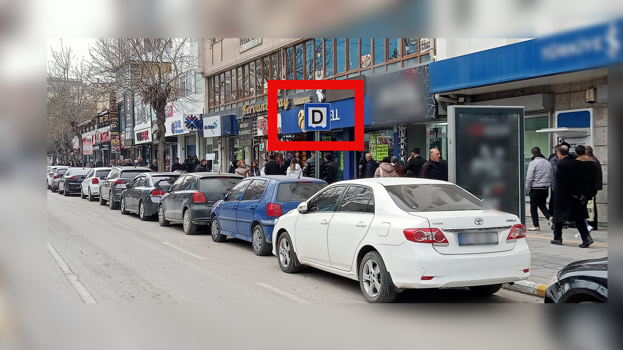 Van’da otobüs durakları işgal ediliyor!